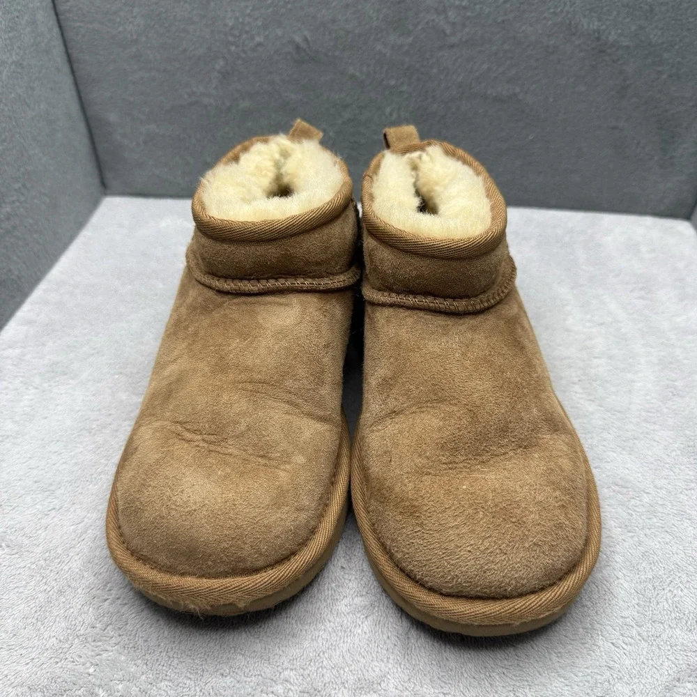 UGG Classic Ultra Mini Kids Size 2 Chestnut Suede Sheepskin Boots 1130750K